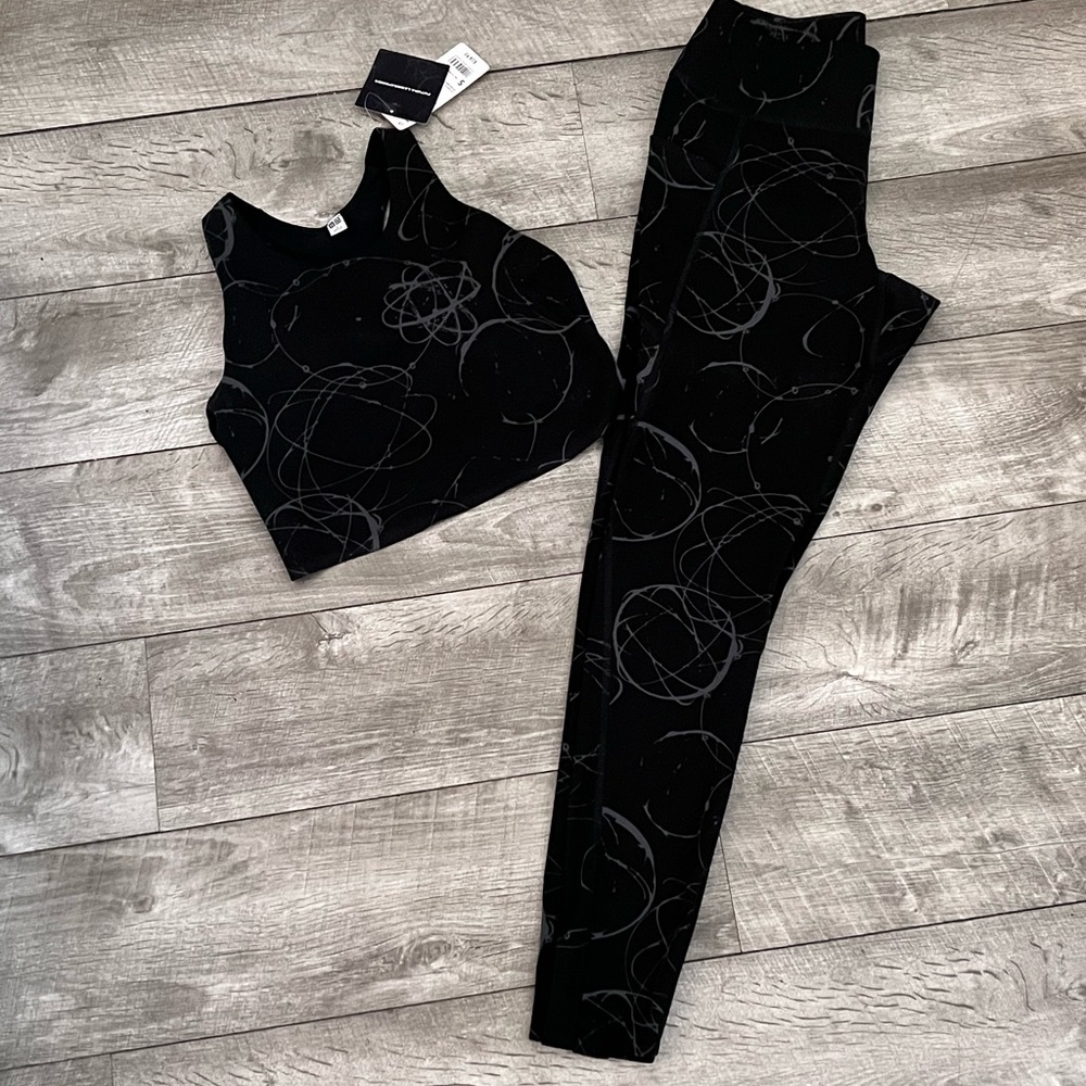 Uniqlo Leggings & Wireless Top